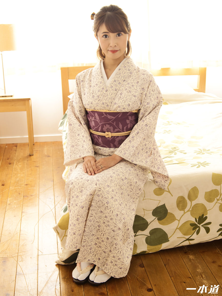 まんチラの誘惑 〜和服美人の股間に引き寄せられて〜