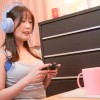 オンラインゲーム仲間が同世代だと思って会ったらまさかの全員セックス大好きおばさん！！ 誘われた個室居酒屋で股間をイジられ暴発したら朝まで何度も中出しさせられた - サンプル画像 - 5