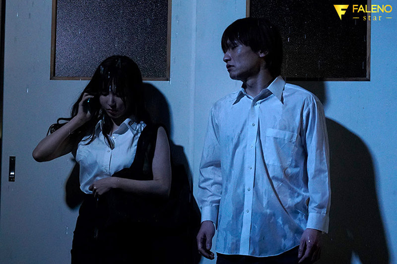 突然の暴風雨で濡れ透けたブラに興奮した男子生徒に迫られ拒み切れなかった女教師 天使もえ - サンプル画像 - 1