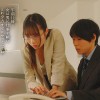声を我慢してるのに潮がダダ漏れ！高飛車な女上司に媚薬を●ませて残業中に声ガマン無言キメセク 松井日奈子 - サンプル画像 - 2