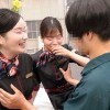 顔出しMM号 身長170cm以上限定 ザ・マジックミラー 美脚キャビンアテンダント2人組が初めての逆3P童貞筆おろし！悶える童貞くんに痴女心が芽生えた高身長CAたちのチ○ポ奪いあいハーレム3P！黒パンストオマ○コで精子を搾り取る連続W生中出し！ - サンプル画像 - 2