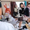 「おじさん！私たちと一緒なら寂しくないでしょ？」行き場のない家出少女たちがゴミ屋敷に侵入！そこで寂しく暮らすおじさんとヤリまくり共同生活！ - サンプル画像 - 2