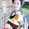 京都で見つけた舞妓さんAVデビュー 花街で予約殺到！笑顔のかわいい舞妓さんが着物を脱ぎすてお座敷でイキまくる！ 賀川かのこ - サンプル画像 - 1